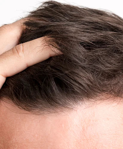 Soluções completas para cabelos masculinos, como shampoos, pomadas e cuidados capilares.