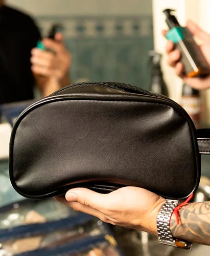 Kits de cuidados masculinos, ideais para presentes ou rotinas completas de grooming.